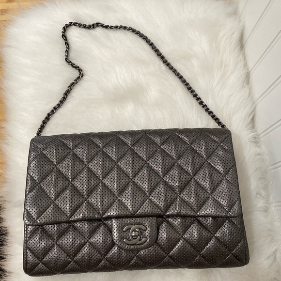 Authentic Chanel Perforated Quilted Clutch with chain - Picture 3 of 16